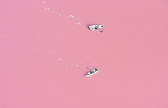 Pink-Lake-Retba-in-Senegal-01