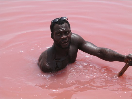 Pink-Lake-Retba-in-Senegal-05