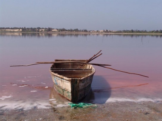 Pink-Lake-Retba-in-Senegal-08-634x475