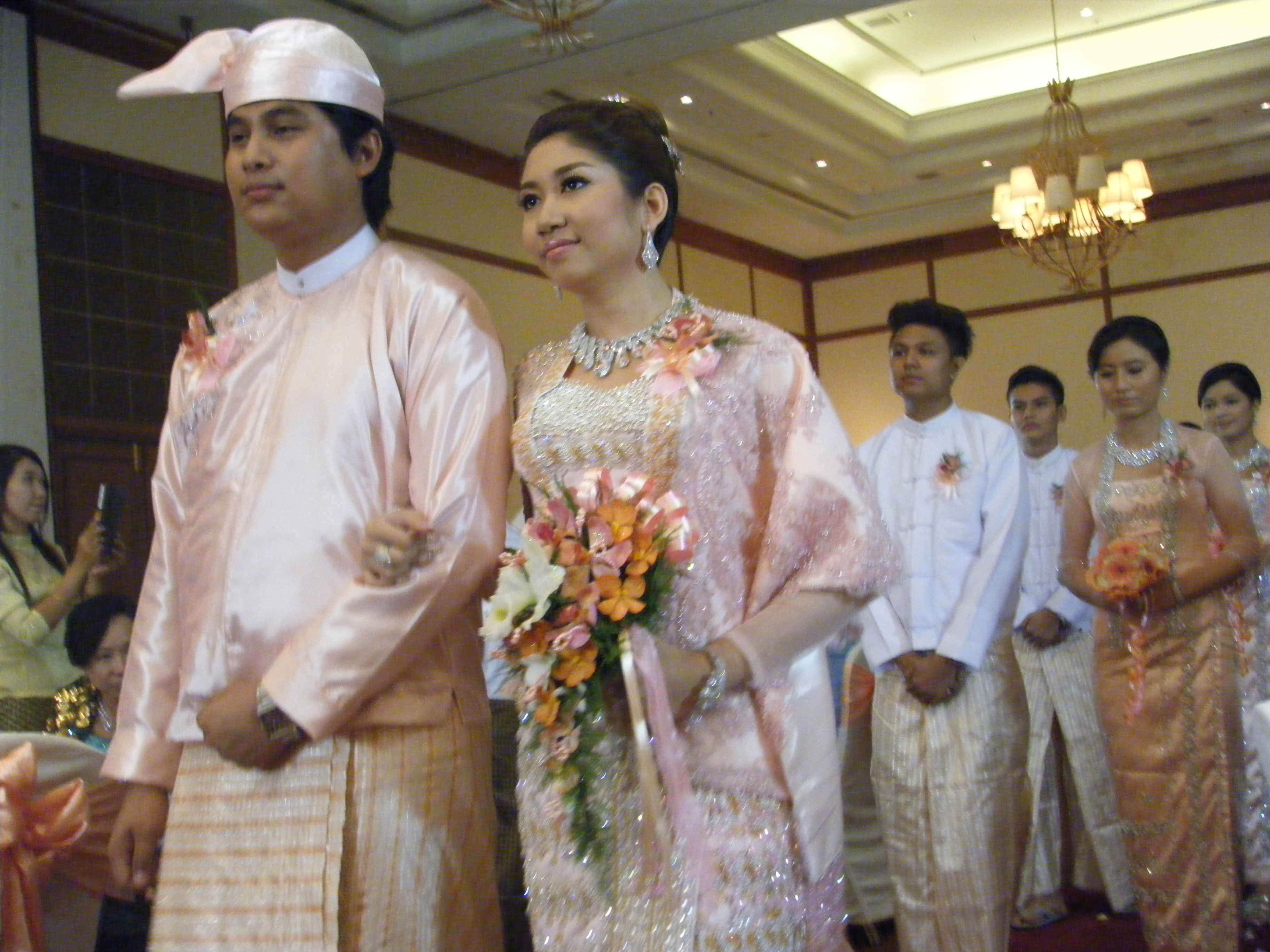 日本の結婚式との違いとは ミャンマーの結婚式が素敵なのでご紹介 トジョウエンジン