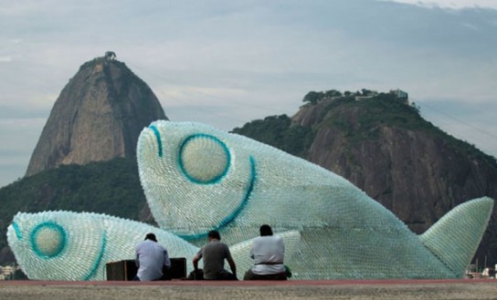 giant-fish-recycled-bottles-rio3