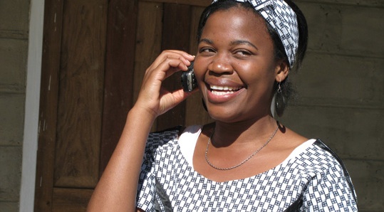 Mobile-phone-African-woman