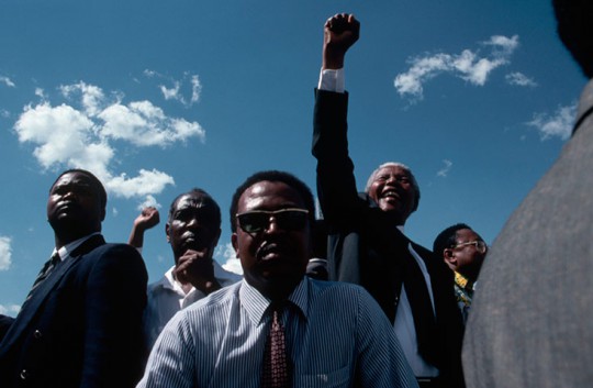 1994: Bodyguards keep close watch of Nelson Mandela