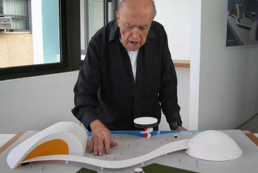 Oscar-Niemeyer-demonstration-525x351