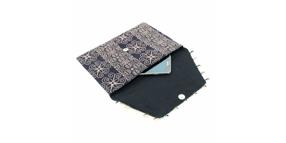handmade-shelly-batik-clutch-and-perfect-ipad-bag