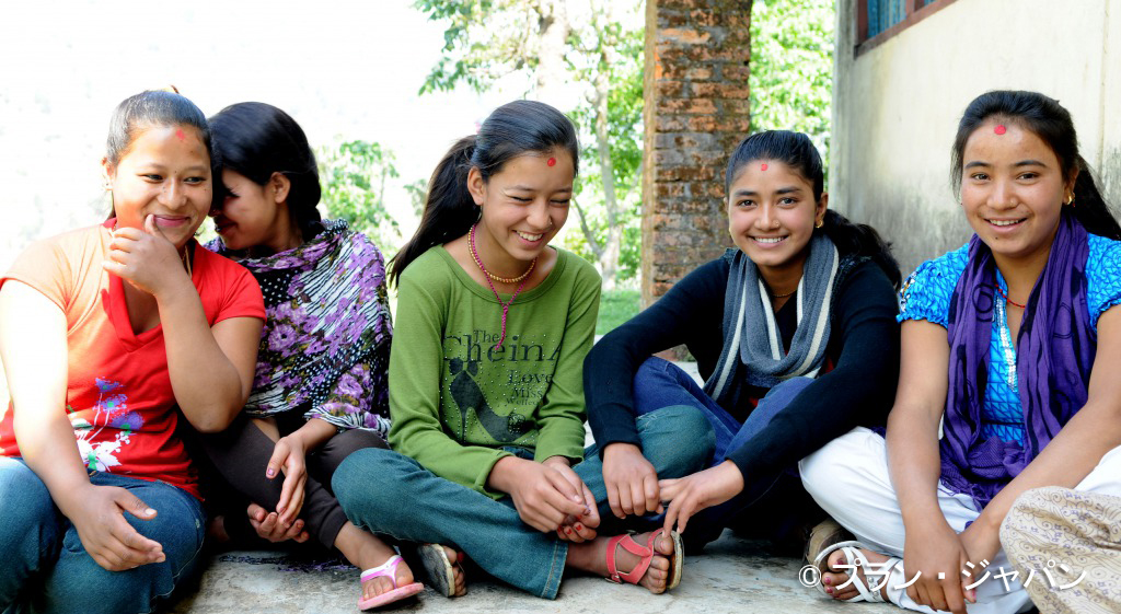ネパールでプランの活動に参加する女の子