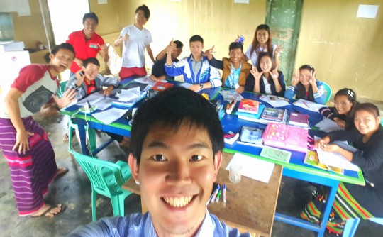 ミャンマーの学校にて