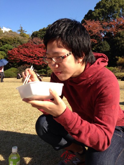 外で弁当、ソロ