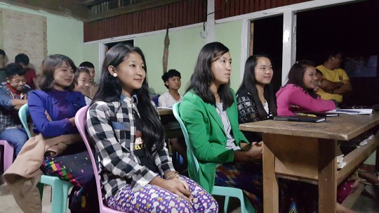 ミャンマーの学校にて