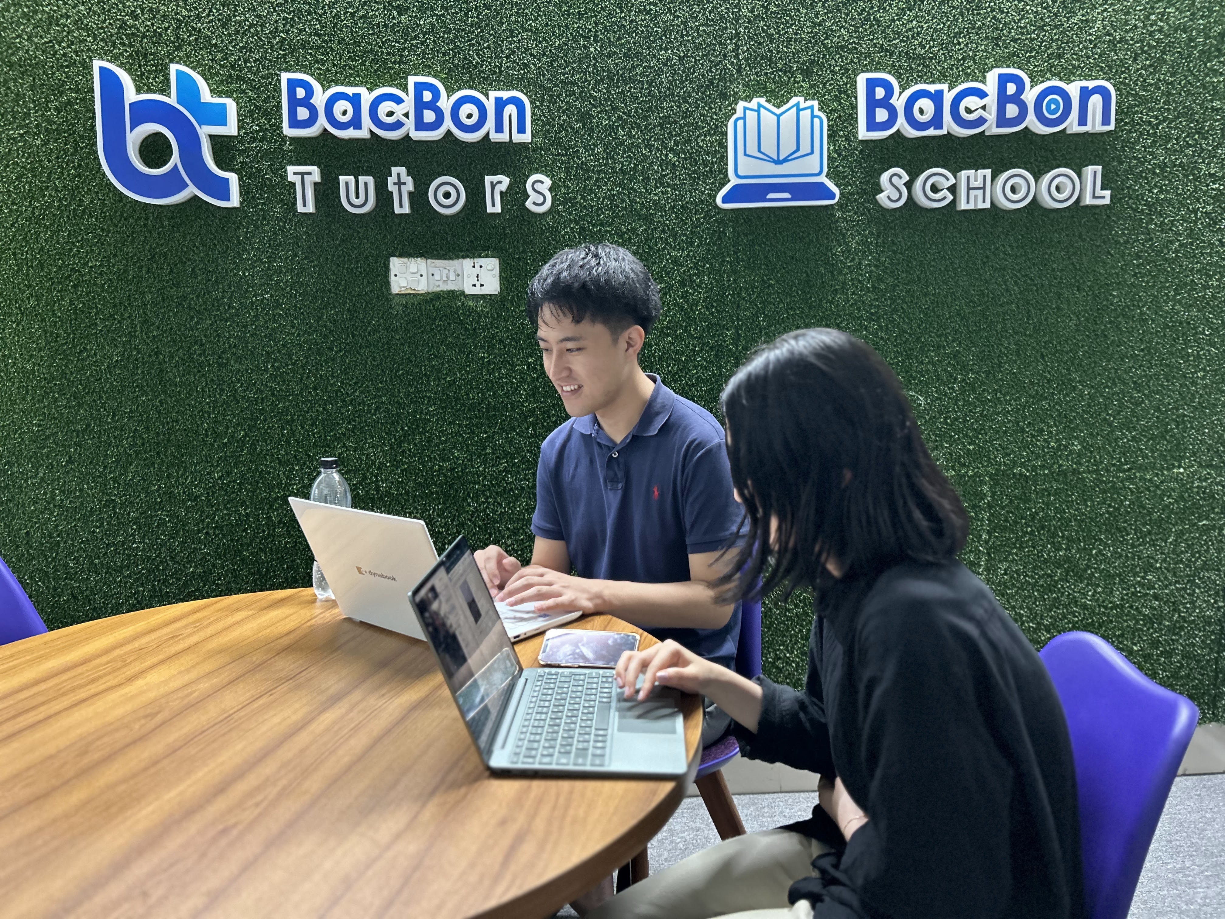 ※BacBonオフィスで仕事中の様子