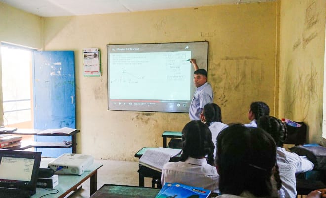 約200本の映像教材を作成、約1000人の中学生をサポート